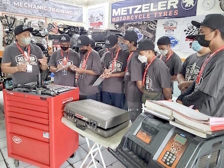SOKB Dedikasi Kang Boyke bagi Indonesia Tebar Ilmu Mekanik HD di Tengah Pandemi